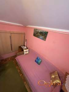 IZDAJEM SOBU STUDENTKINJI